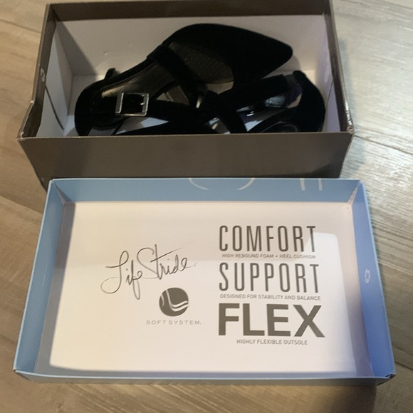 Life Stride Flex Soft System Black Pointy Toe Velvet Strappy Heels Size 6 - Picture 11 of 11